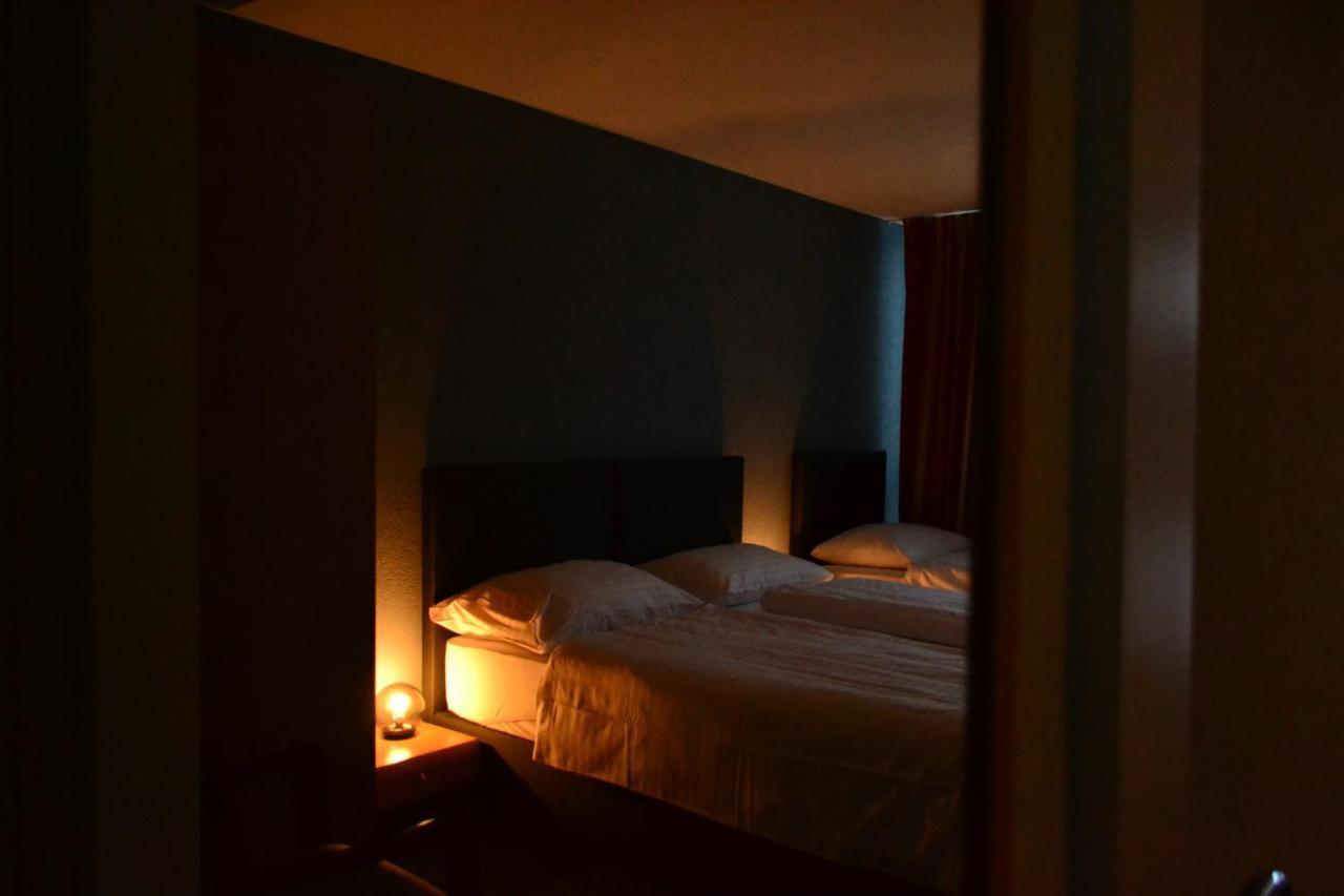 Hotel Les Rives Du Doubs Ле-Брене Экстерьер фото